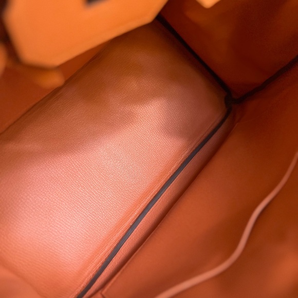 ❌SOLD❌Birkin 35 Mango on PHW
Epspm Leather Stamp P Square (2012) - Picture 16 of 16